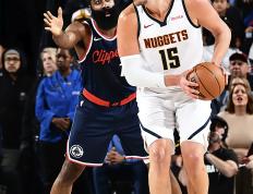 开云体育入口-快船队在西部季后赛中表现一般，仍需提升实力