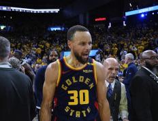 开云下载-勇士主场大胜开拓者，库里上演大帽