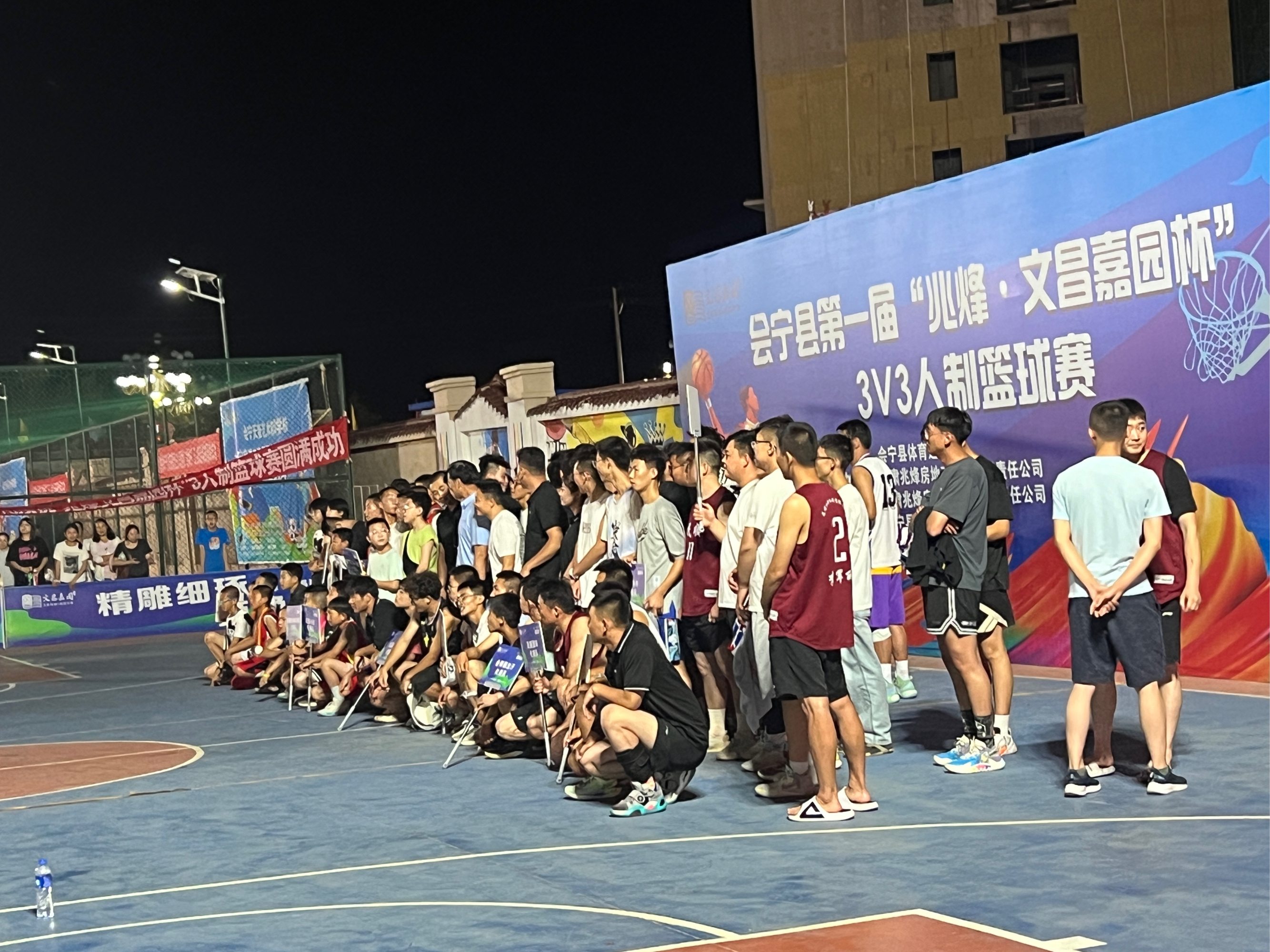 开云平台-体育场馆内篮球赛事精彩纷呈，现场热闹非凡的简单介绍