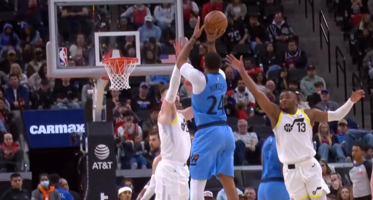 开云体育中国-雄鹿队客场擒下快船队