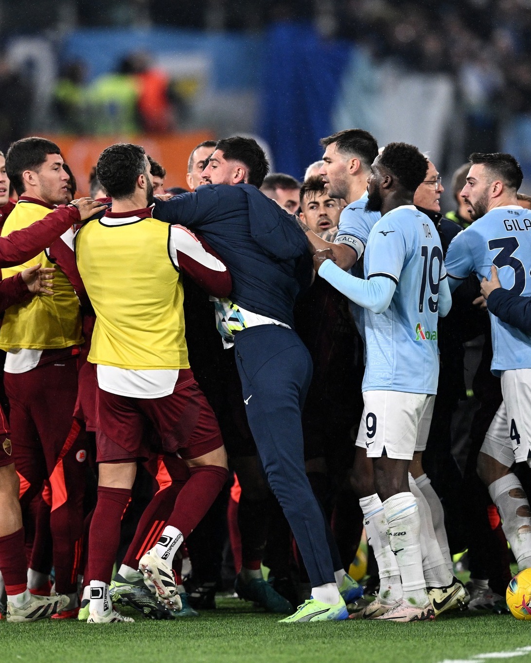 开云体育平台APP-意大利联赛揭幕战火爆,球迷热情助威