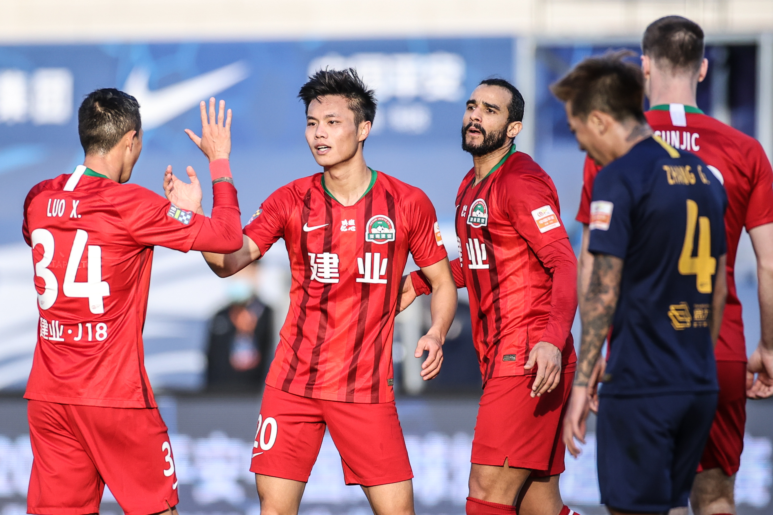 开云体育官方网站-河南建业客场告捷，展现出团队强大的凝聚力