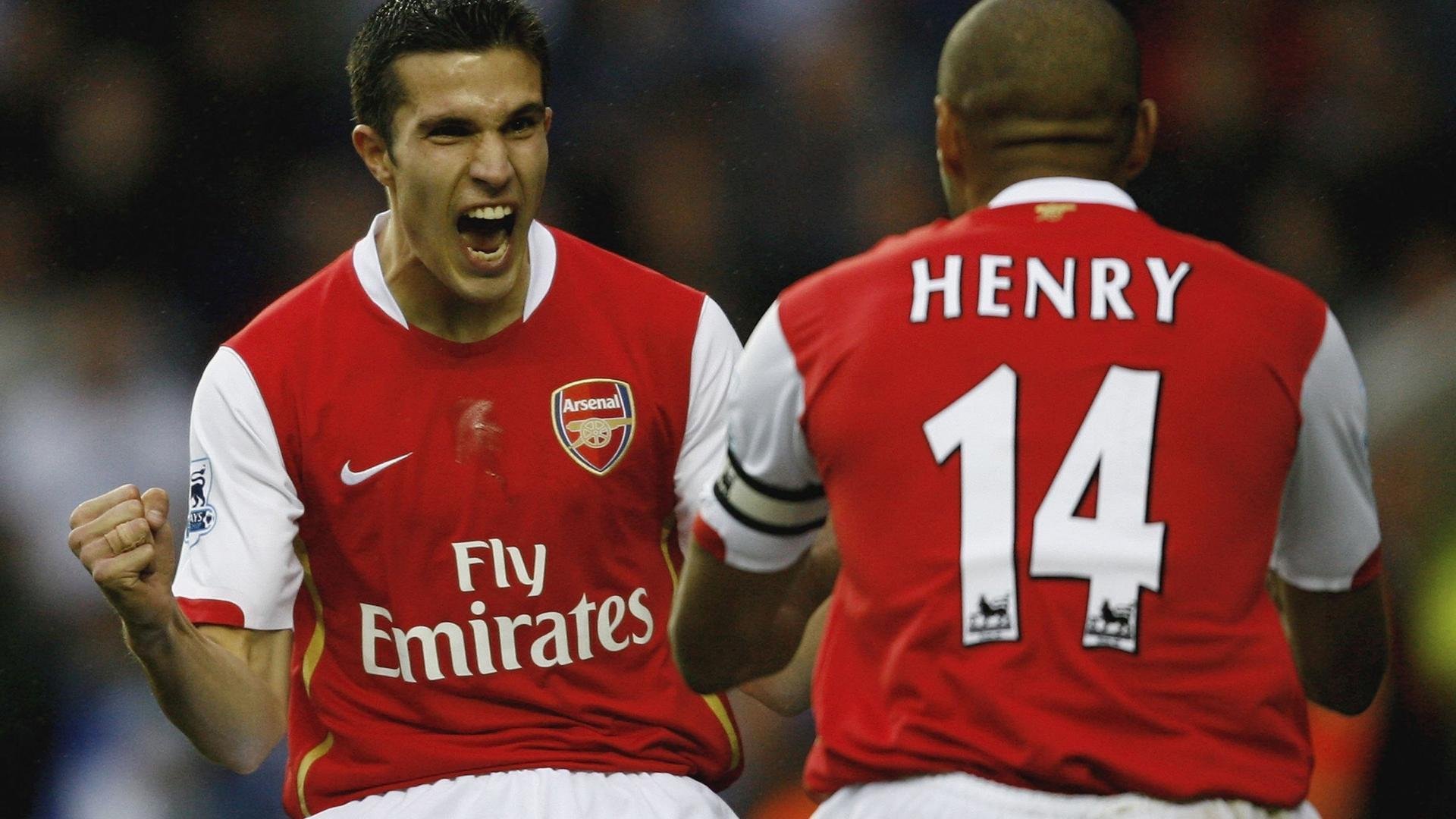 开云体育APP下载-暗夜奔袭与空中制霸，当浓眉在英超绿茵场书写篮球启示录