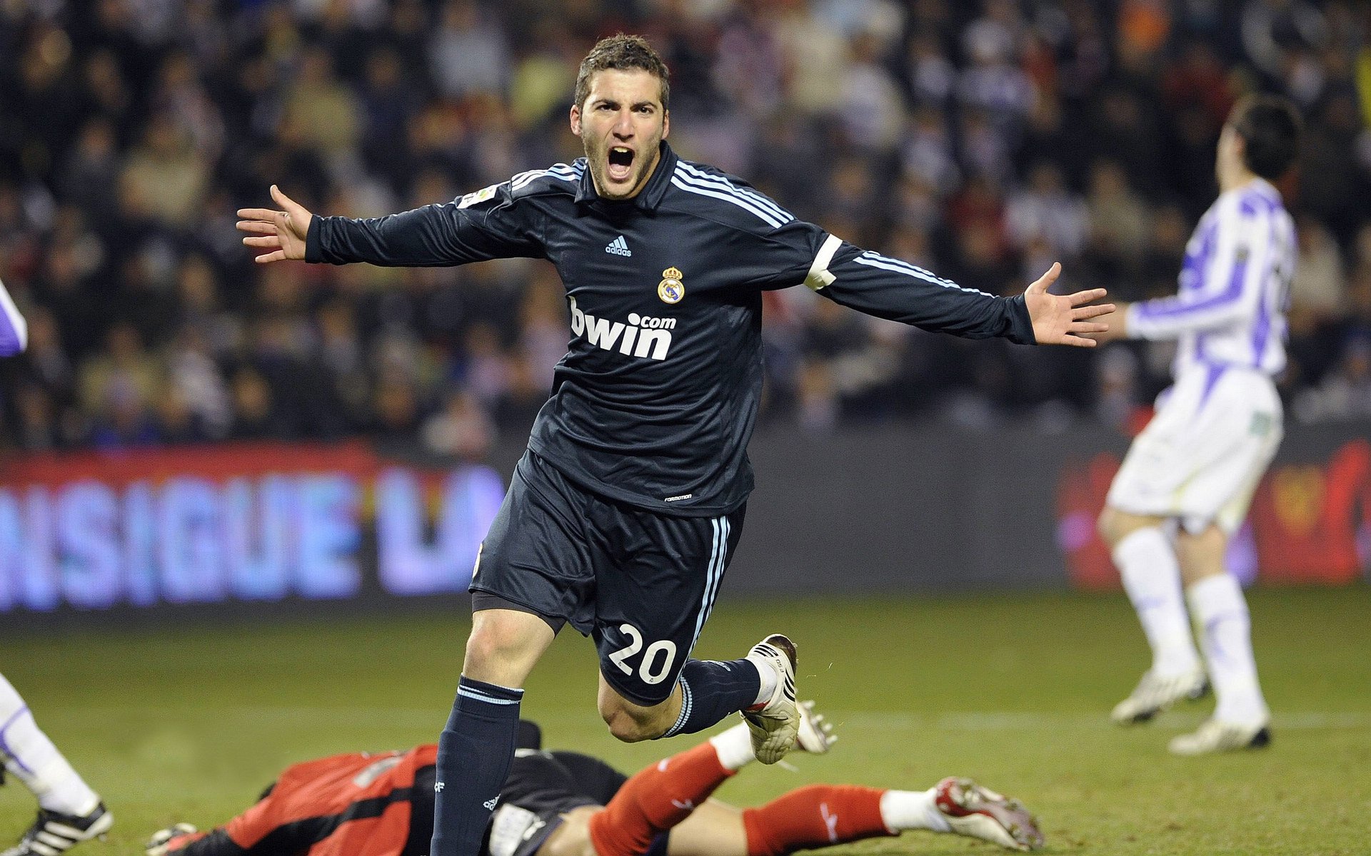 开云体育中国-跨大西洋审判,国际米兰在美加墨世界杯焦点战中以战术铁壁击溃尼斯