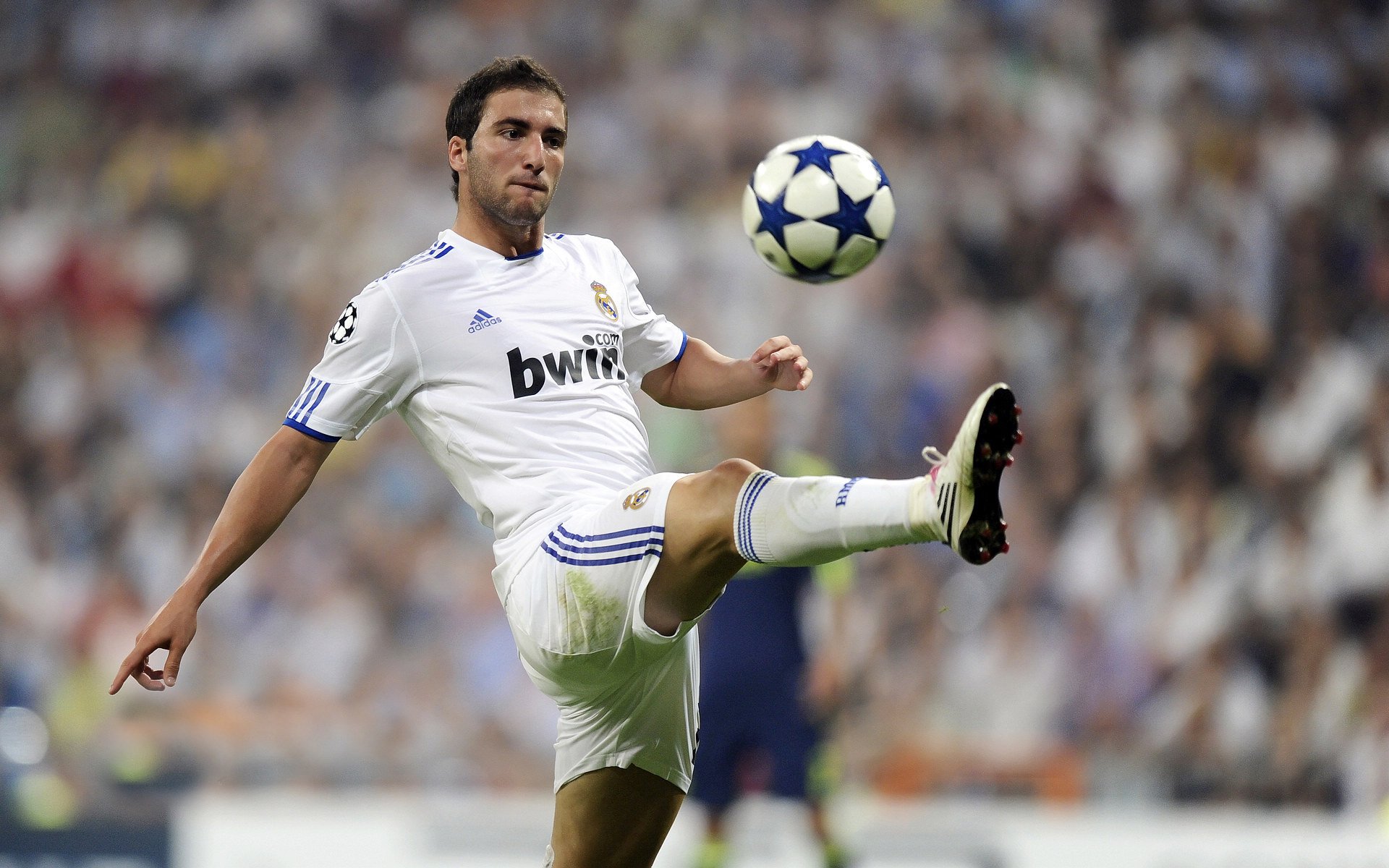 开云体育app-维京战吼终寂灭,红狼之魂映永恒—卡塞米罗决胜时刻铸就罗马史诗